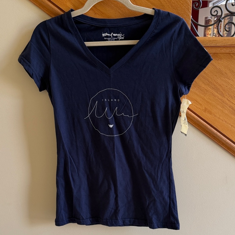 Island Magic Girl Navy V-Neck Short Sleeve Graphic Tee Size Medium New With Tag